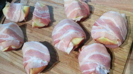 яблоки в беконе к шашлыку