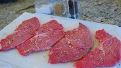 говяжий стейк с молочной подливой