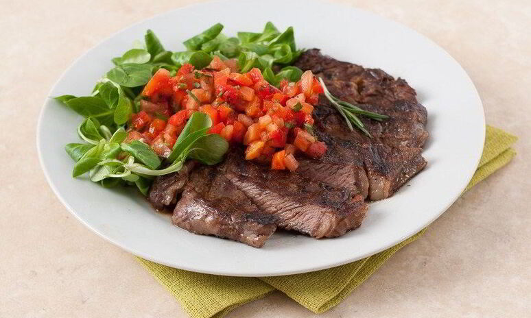 Рецепт стейк из австралийской мраморной говядины с чили сальсой
