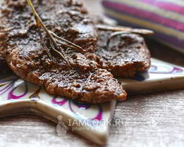 Стейк из говядины на сковороде