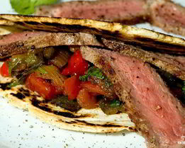 Стейк из говядины с овощами