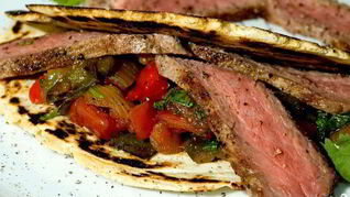 Стейк из говядины с овощами