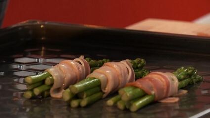 стейк из говядины со спаржей