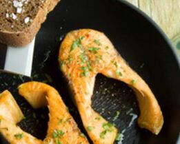 Стейк из лосося с пряностями