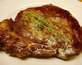 Стейк из свинины на сковороде