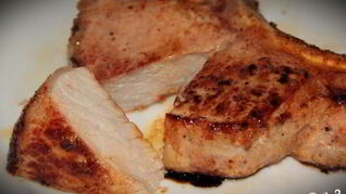 Стейк из свинины в мультиварке