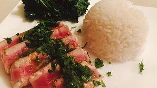 Стейк из тунца с масляным соусом васаби