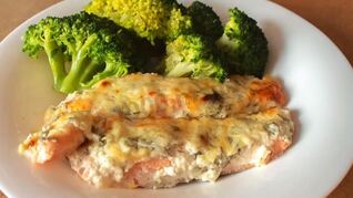 Стейк лосося в духовке