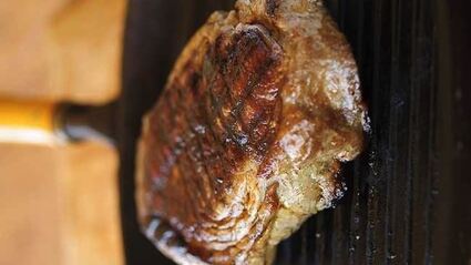 стейк портерхаус с маслом из красного вина