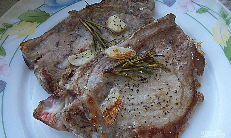 Рецепт стейк с розмарином на сковороде