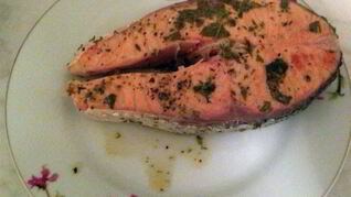 Стейк семги с базиликом