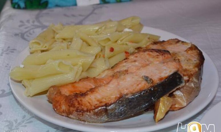 Рецепт стейк семги в чесночном соусе