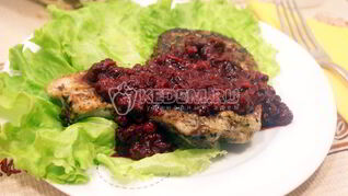 Стейк свиной на сковороде