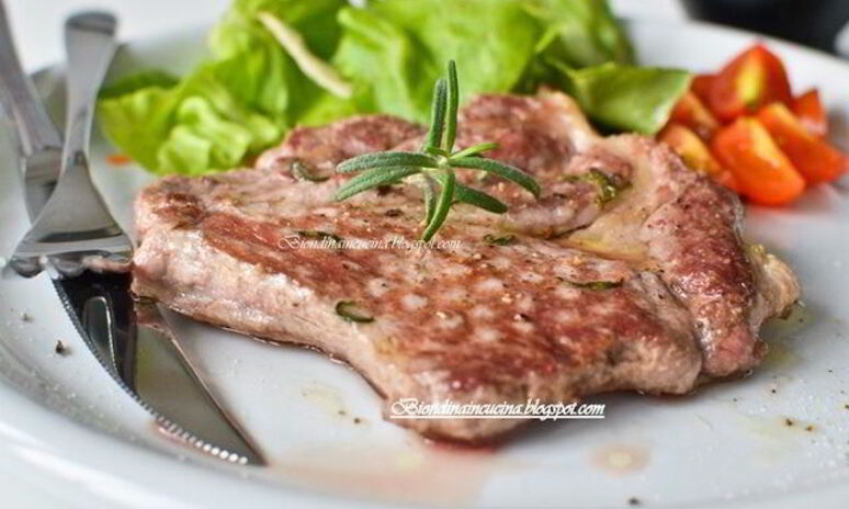 Рецепт стейк в маринаде из розмарина и чеснока