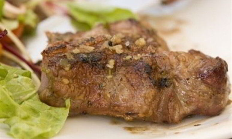 Рецепт стейки из говядины с лимонным соком и травами