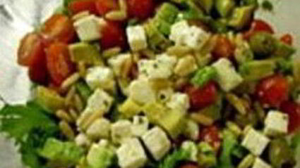 стейки из семги, маринованные в дижонской горчице с зеленым салатом