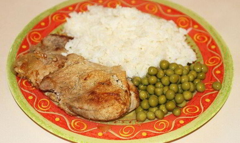 Рецепт стейки из свинины с луком на сковороде