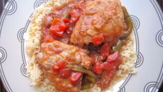 Стейки тунца с овощным соусом