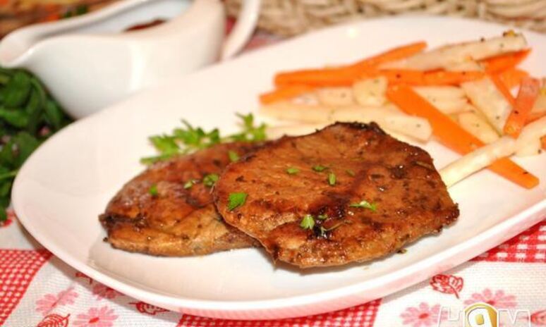Рецепт свиной стейк-гриль с ароматными травами