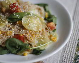 Стеклянная лапша с кукурузой и имбирным соусом