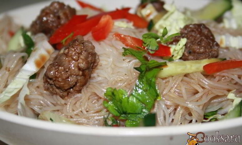 Рецепт фунчоза с говяжьими тефтельками и овощами