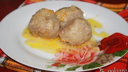 говяжьи тефтели с жареным луком