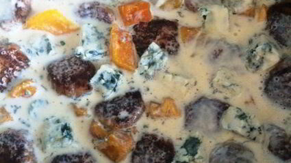 киш с тефтелями, тыквой и сыром дор блю