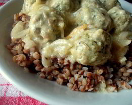 Куриные тефтели со шпинатом и творогом