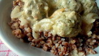 Куриные тефтели со шпинатом и творогом