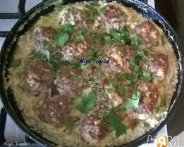 Куриные тефтели в молочно-сырном соусе