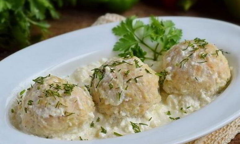 Рецепт куриные тефтельки под сметанным соусом