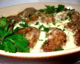 Мясные тефтели под сливочно-молочным соусом