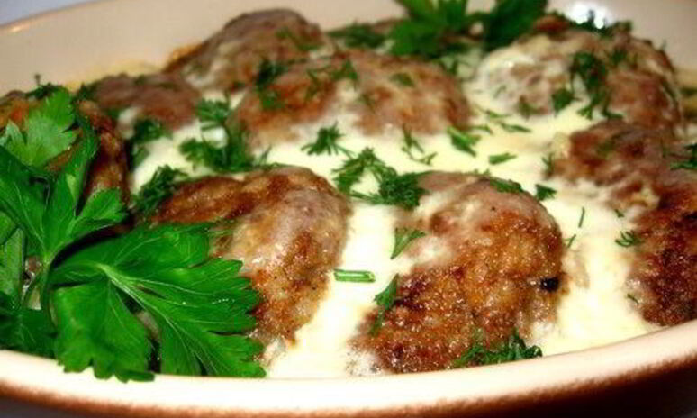 Рецепт мясные тефтели под сливочно-молочным соусом