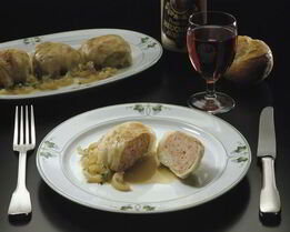 Мясные тефтели с рисом под молочным соусом