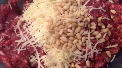 спагетти с тефтельками с кедровыми орешками