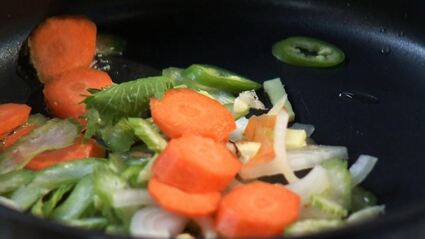 тефтели из сельдерея с овощным соусом