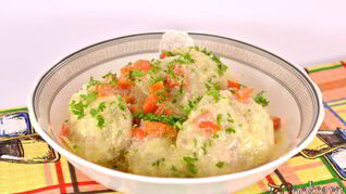 Тефтели из свинины и курицы в панировке из манки в сметанном соусе