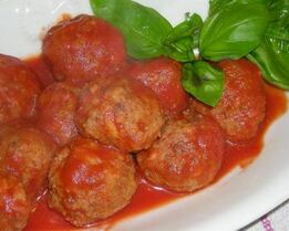 Тефтели куриные под томатным соусом