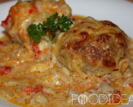 Тефтели под сметанным соусом в духовке