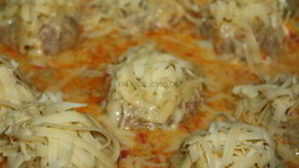 тефтели под сметанным соусом в духовке