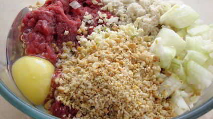 тефтели с кедровыми орешками в сливочном соусе