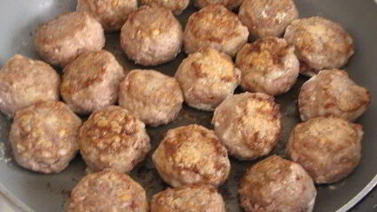 тефтели с кедровыми орешками в сливочном соусе