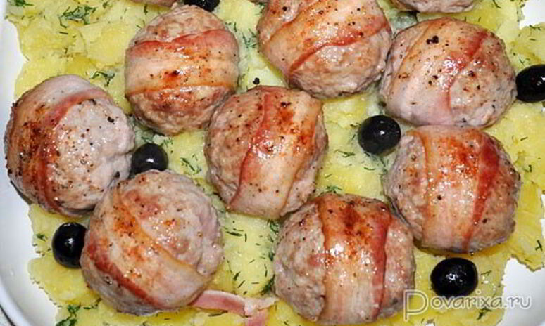 Рецепт тефтели с маслинами, запеченные в беконе