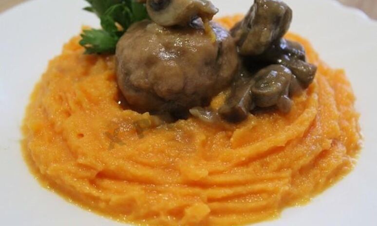 Рецепт тефтели с тыквенным пюре под грибным соусом