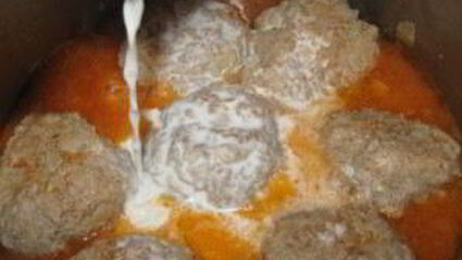 тефтели в кастрюле