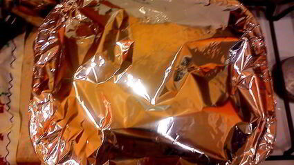 тефтели в пикантном соусе, запеченые с картофелем