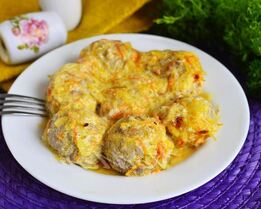 Тефтели в сметанном соусе в духовке