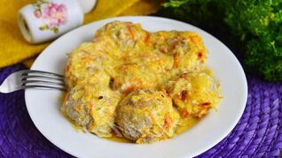 Тефтели в сметанном соусе в духовке