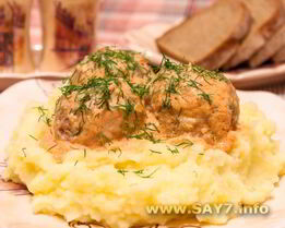 Тефтели в томатно-сметанном соусе