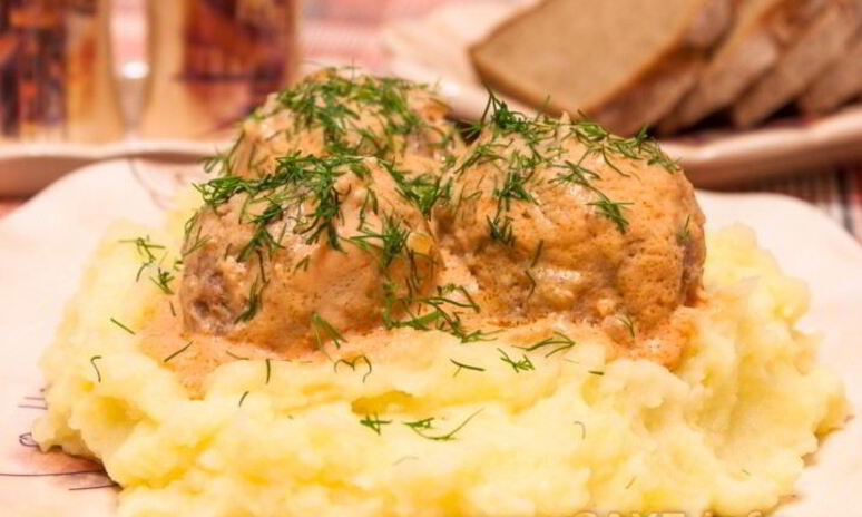 Рецепт тефтели в томатно-сметанном соусе